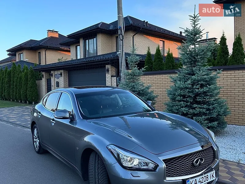 Infiniti Q70