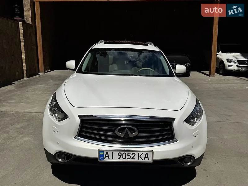 Infiniti Q70