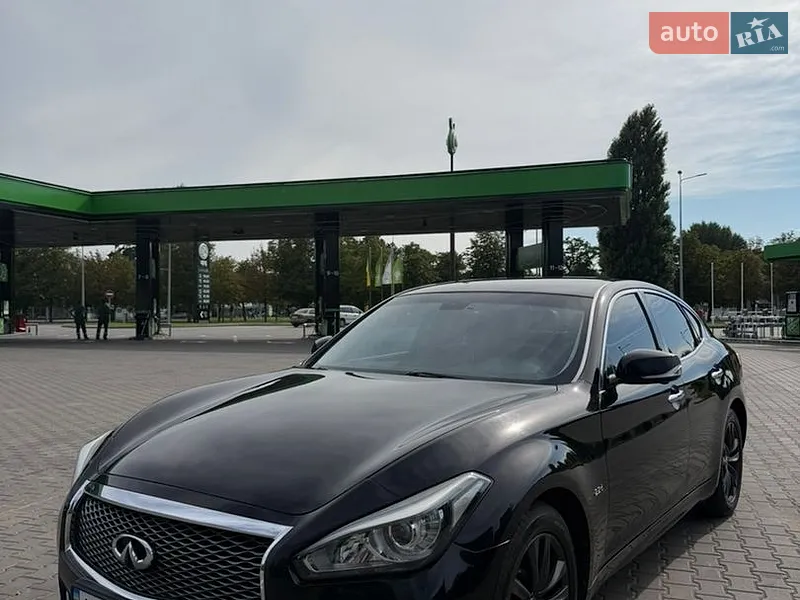 Infiniti Q70