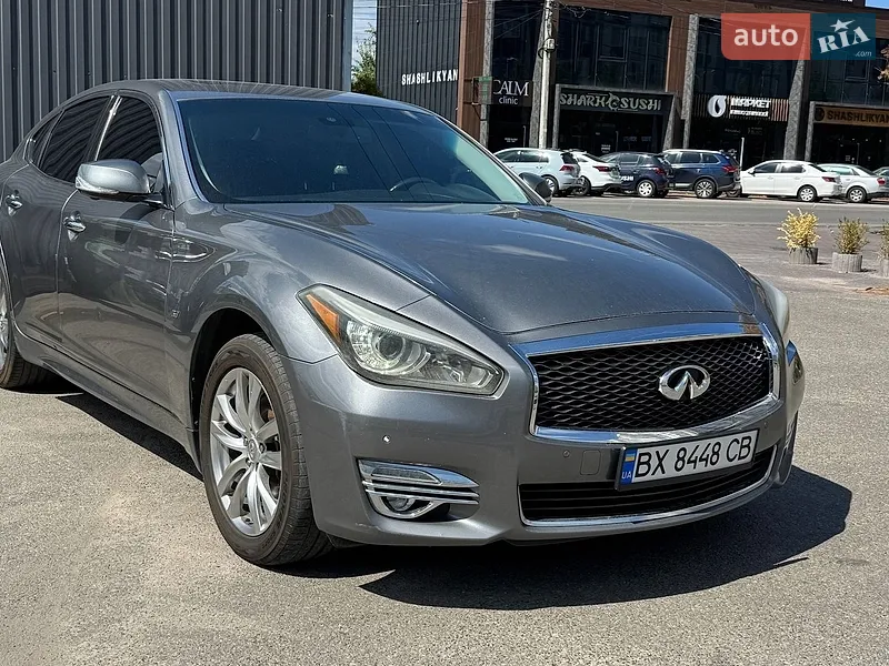 Infiniti Q70