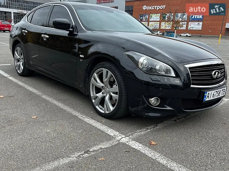 Infiniti Q70