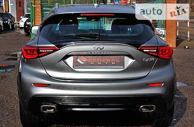 Позашляховик / Кросовер Infiniti QX30 2016 в 