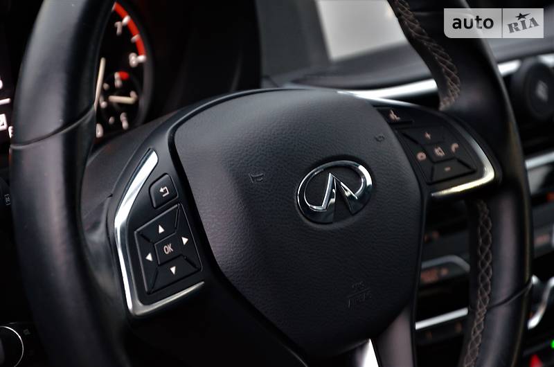 Позашляховик / Кросовер Infiniti QX30 2016 в Києві