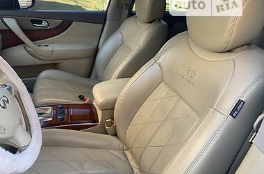 Внедорожник / Кроссовер Infiniti QX30 2012 в 
