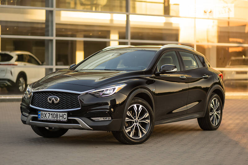 Внедорожник / Кроссовер Infiniti QX30 2016 в 