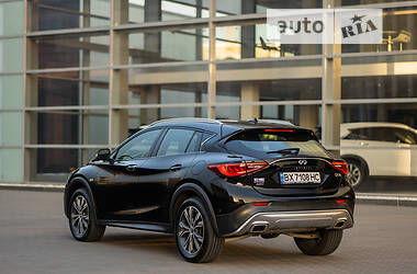 Внедорожник / Кроссовер Infiniti QX30 2016 в 