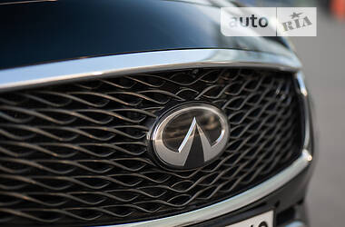 Внедорожник / Кроссовер Infiniti QX30 2016 в 