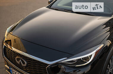 Внедорожник / Кроссовер Infiniti QX30 2016 в 