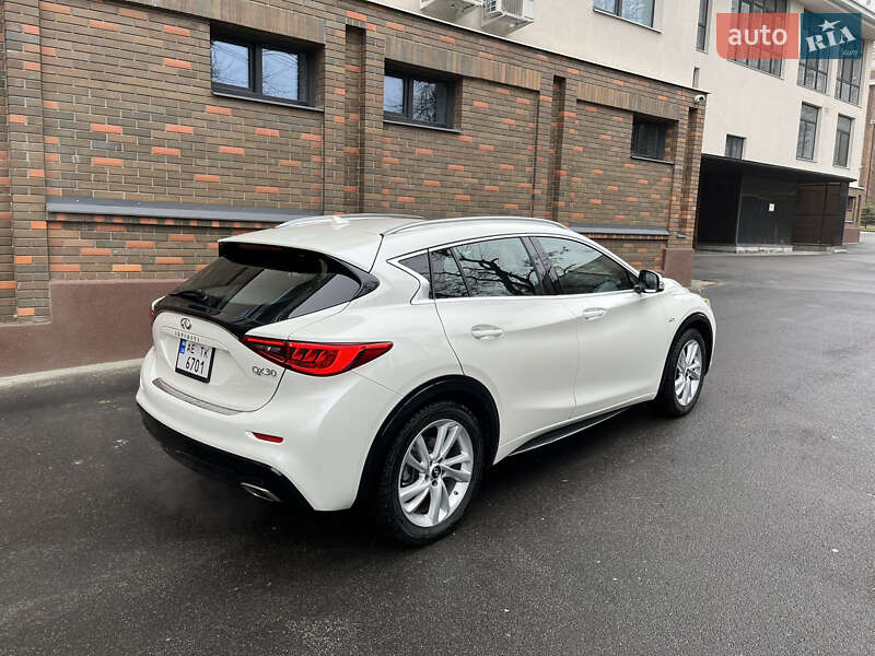 Хэтчбек Infiniti QX30 2017 в Днепре