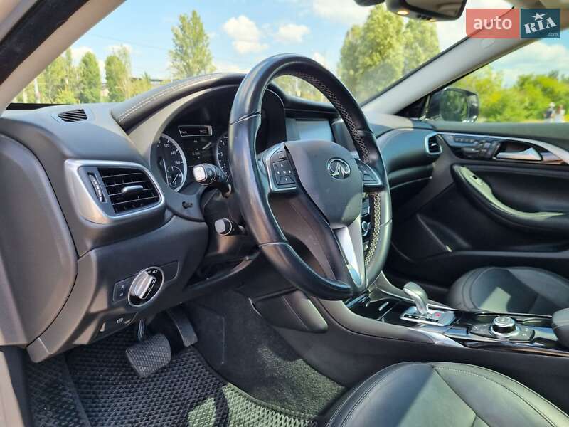 Внедорожник / Кроссовер Infiniti QX30 2016 в Днепре