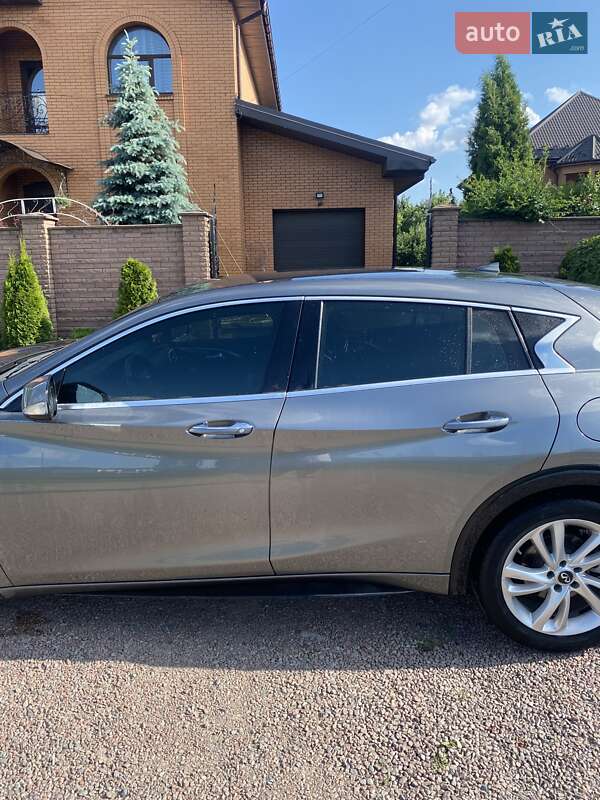 Внедорожник / Кроссовер Infiniti QX30 2016 в Киеве