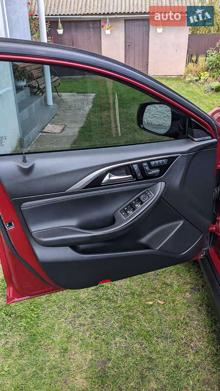 Внедорожник / Кроссовер Infiniti QX30 2016 в Ровно