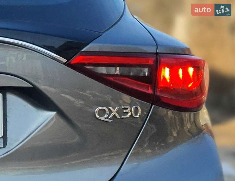Позашляховик / Кросовер Infiniti QX30 2016 в Черкасах