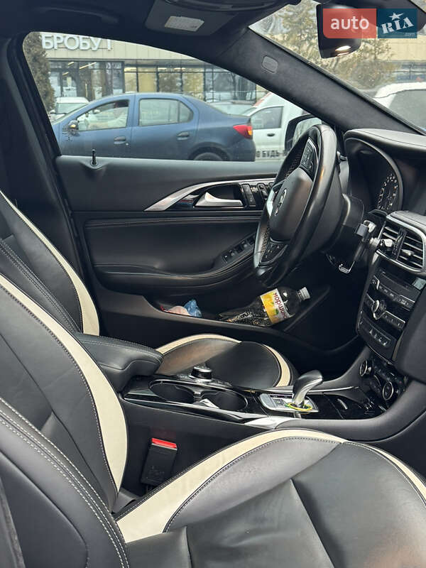 Позашляховик / Кросовер Infiniti QX30 2016 в Києві