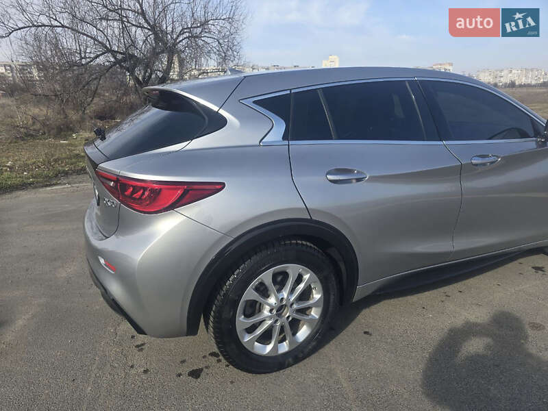 Внедорожник / Кроссовер Infiniti QX30 2016 в Херсоне