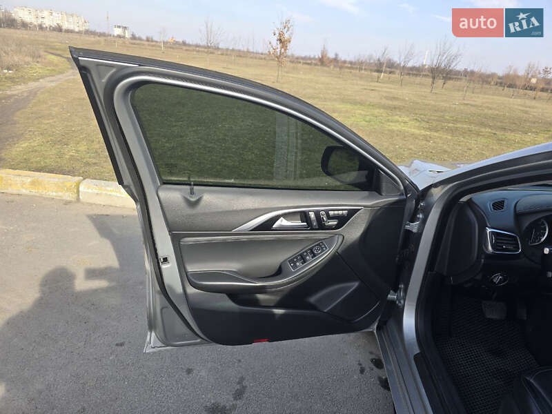 Внедорожник / Кроссовер Infiniti QX30 2016 в Херсоне