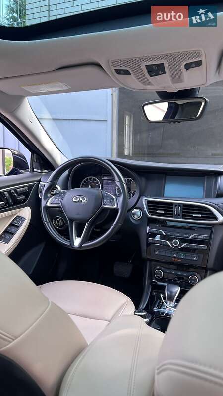 Внедорожник / Кроссовер Infiniti QX30 2016 в Киеве