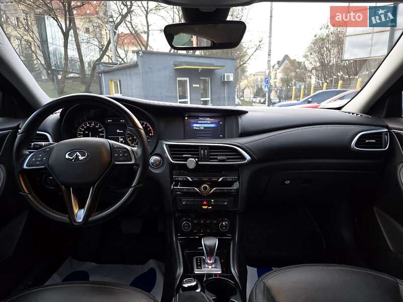 Позашляховик / Кросовер Infiniti QX30 2017 в Львові