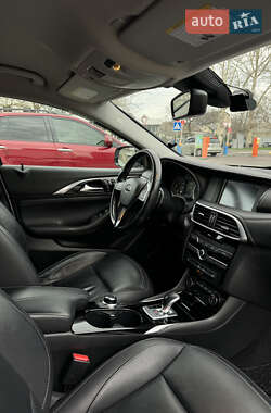 Внедорожник / Кроссовер Infiniti QX30 2017 в 