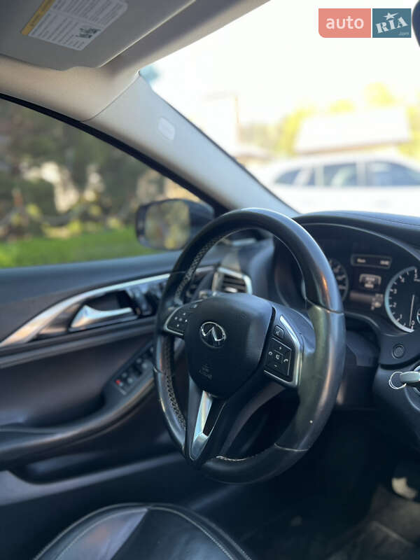 Внедорожник / Кроссовер Infiniti QX30 2016 в Днепре
