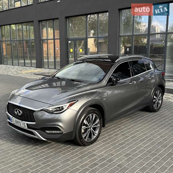 Внедорожник / Кроссовер Infiniti QX30 2016 в 