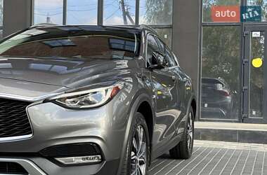 Внедорожник / Кроссовер Infiniti QX30 2016 в 
