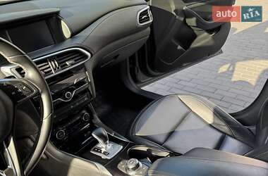 Внедорожник / Кроссовер Infiniti QX30 2016 в 