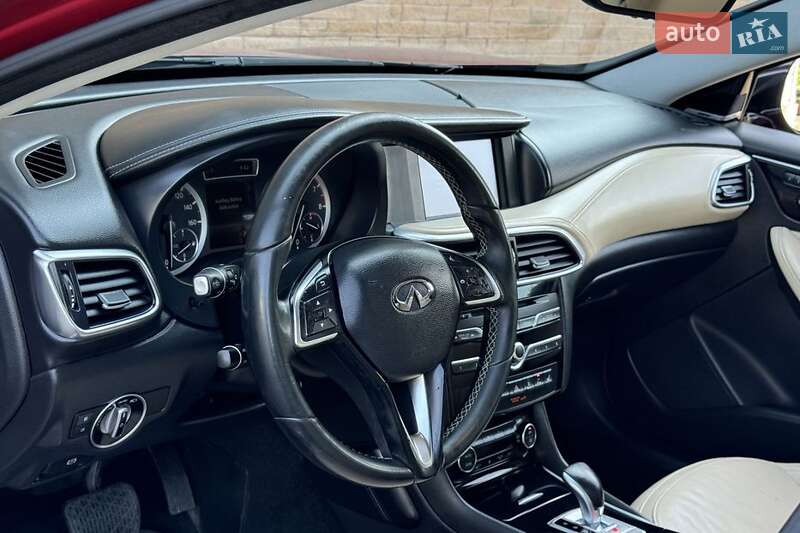 Внедорожник / Кроссовер Infiniti QX30 2016 в Львове