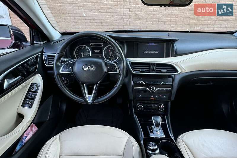 Внедорожник / Кроссовер Infiniti QX30 2016 в Львове