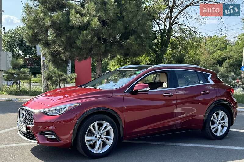 Внедорожник / Кроссовер Infiniti QX30 2016 в Львове