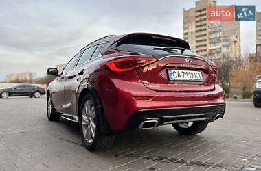 Позашляховик / Кросовер Infiniti QX30 2018 в 