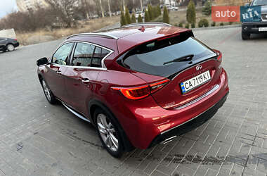 Позашляховик / Кросовер Infiniti QX30 2018 в 