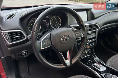 Позашляховик / Кросовер Infiniti QX30 2018 в 
