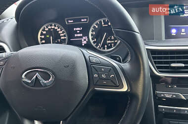 Позашляховик / Кросовер Infiniti QX30 2018 в 