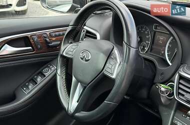 Внедорожник / Кроссовер Infiniti QX30 2016 в 