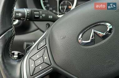 Внедорожник / Кроссовер Infiniti QX30 2016 в 