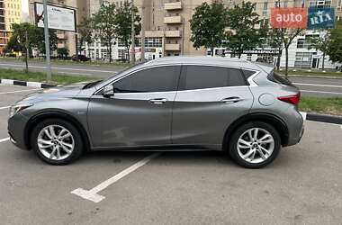 Внедорожник / Кроссовер Infiniti QX30 2016 в 