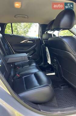 Позашляховик / Кросовер Infiniti QX30 2016 в 