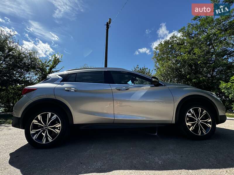 Внедорожник / Кроссовер Infiniti QX30 2016 в Киеве