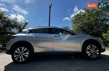 Позашляховик / Кросовер Infiniti QX30 2016 в 
