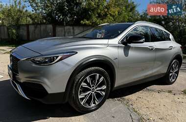 Позашляховик / Кросовер Infiniti QX30 2016 в 
