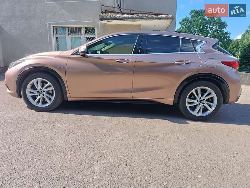 Внедорожник / Кроссовер Infiniti QX30 2017 в 