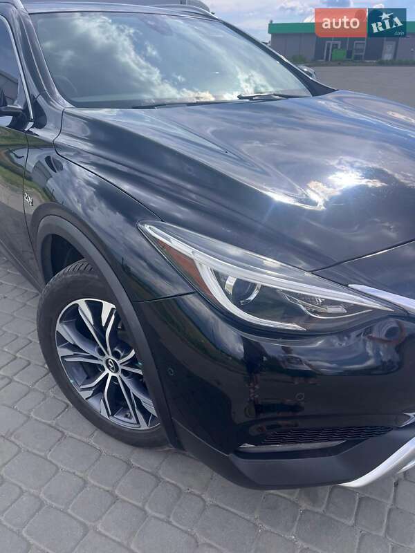 Позашляховик / Кросовер Infiniti QX30 2016 в Дніпрі