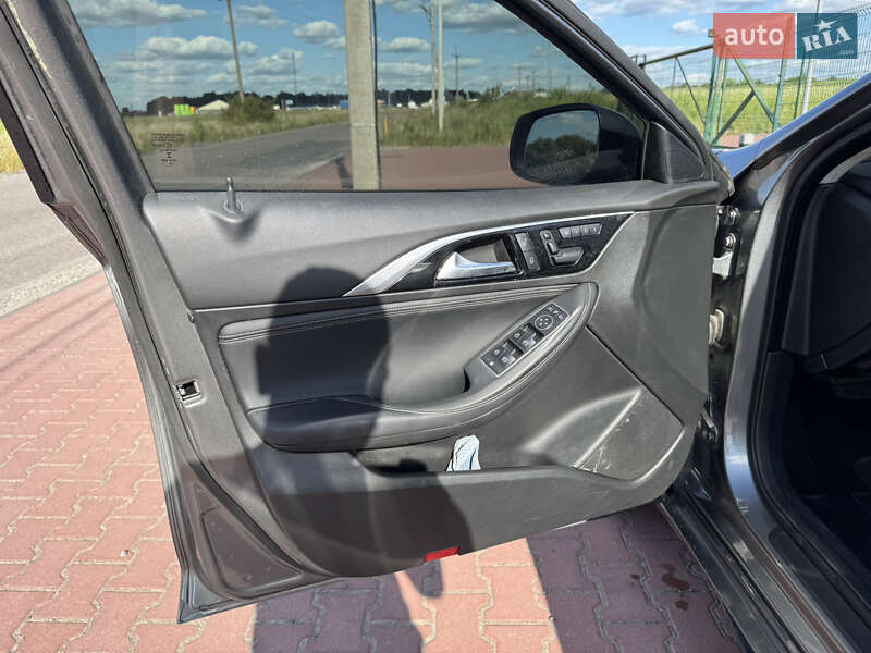 Внедорожник / Кроссовер Infiniti QX30 2016 в Ровно