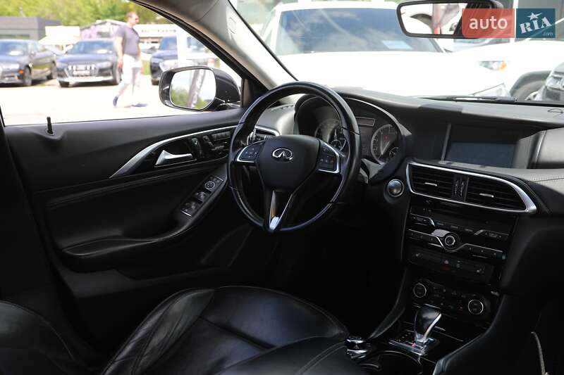 Позашляховик / Кросовер Infiniti QX30 2017 в Харкові