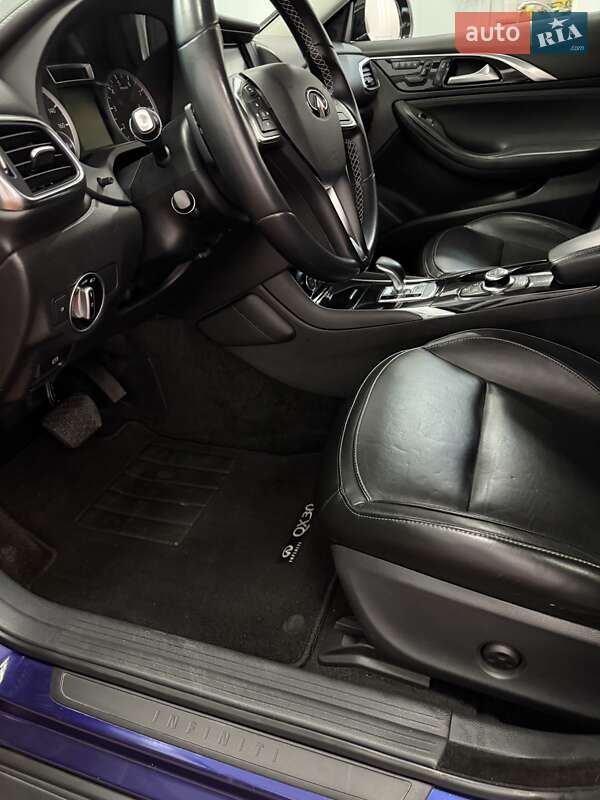 Внедорожник / Кроссовер Infiniti QX30 2016 в Харькове