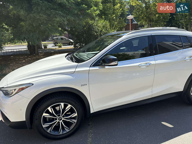 Внедорожник / Кроссовер Infiniti QX30 2016 в Одессе