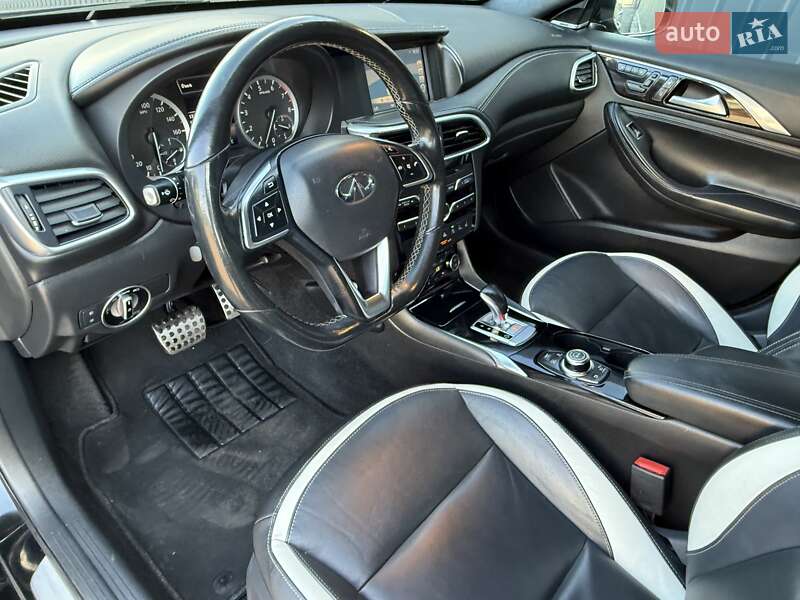 Внедорожник / Кроссовер Infiniti QX30 2016 в Киеве