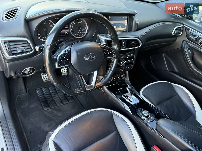 Внедорожник / Кроссовер Infiniti QX30 2016 в Киеве