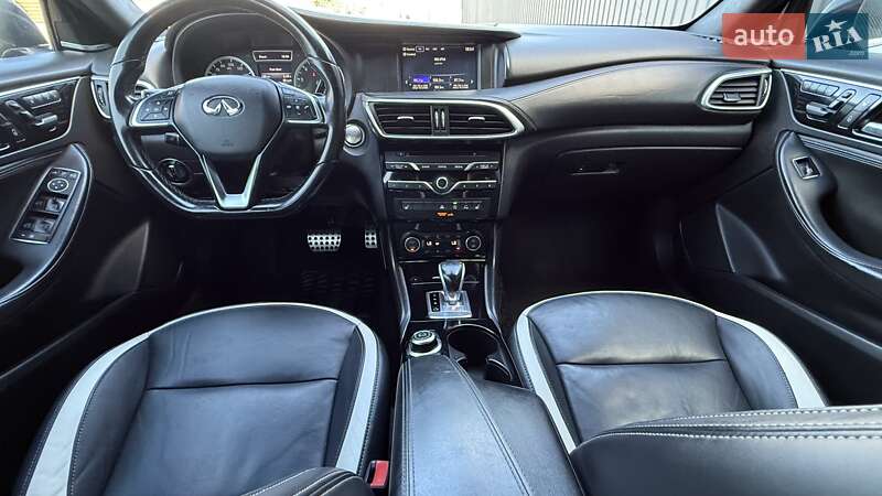 Внедорожник / Кроссовер Infiniti QX30 2016 в Киеве